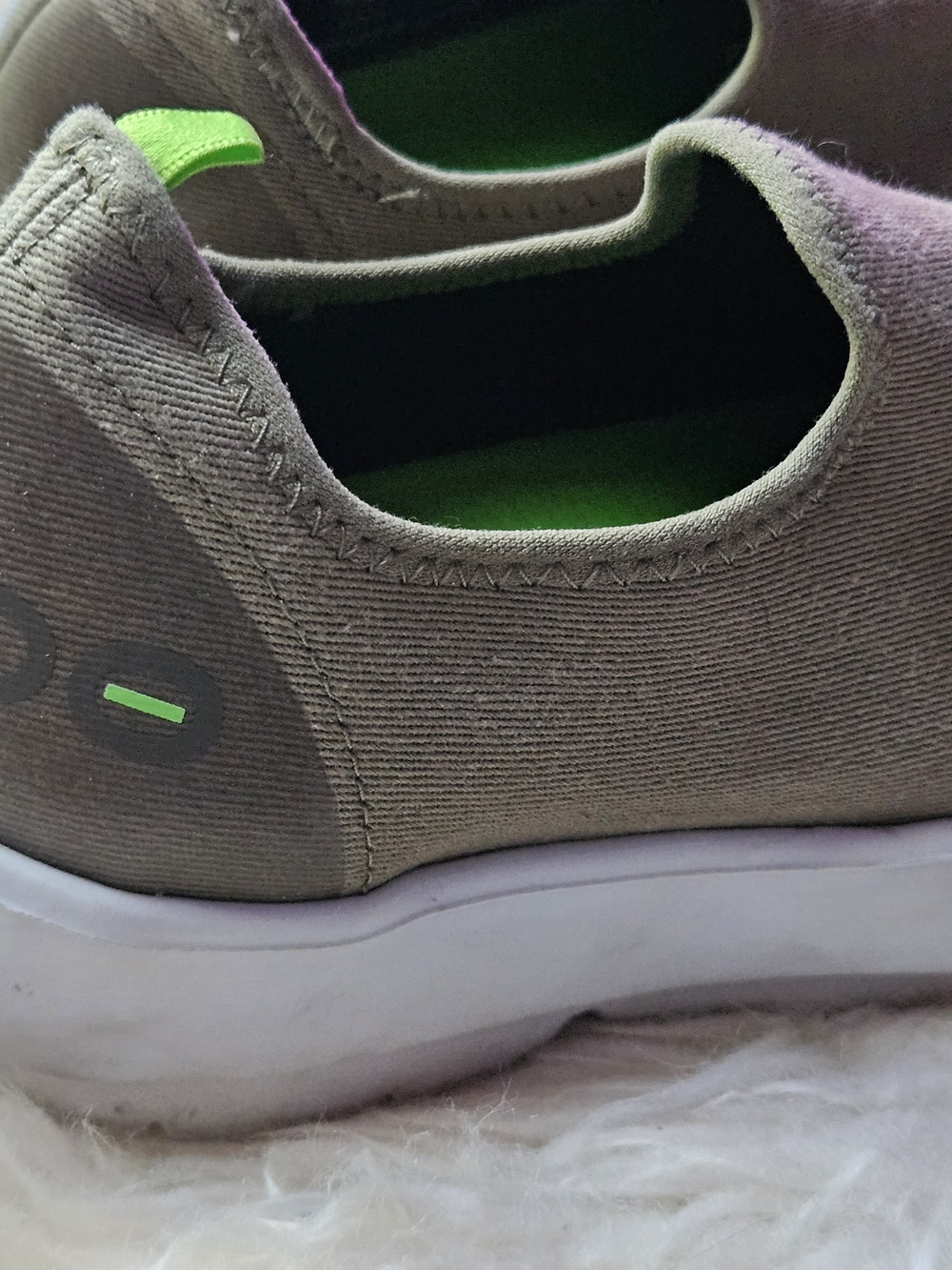 OOFOS OOmg eeZee Low Slip-On Recovery Shoes Taupe / White – Size - Picture 5 of 12